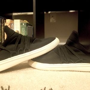 Steve Madden very new kanetic sneakers